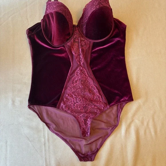 Daisy Fuentes NWOT Deep Purple Velvet Lace Bodysuit Lingerie - Picture 2 of 8